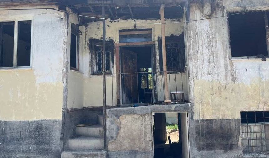 Elektrik Kontağı Evi Enkaza Çevirdi