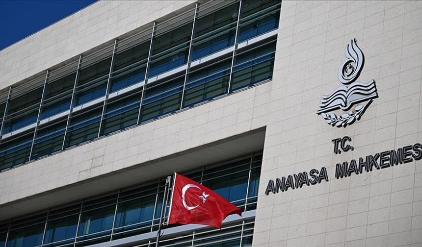 Anayasa Mahkemesi Süresiz Nafaka Düzenlemesini İptal Etti