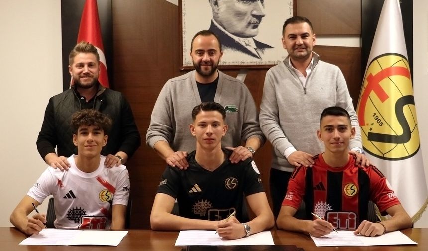 Genç futbolcular fırsat bekliyor!