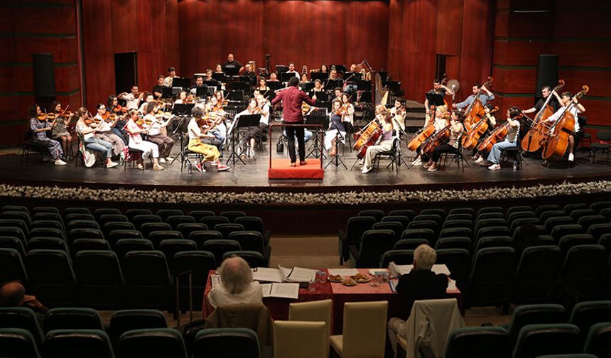 Gürer Aykal Orkestra Şefliği Yarışması’nda finalistler seçildi