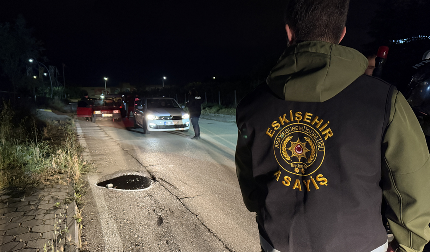 Eskişehir’in Tepebaşı İlçesinde Geniş Kapsamlı Asayiş ve Trafik Denetimi Yapıldı