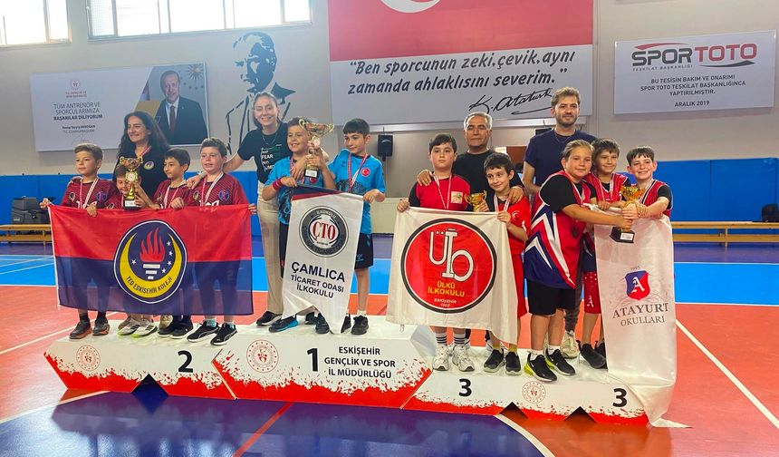 Minikler masa tenisinde kürsü için yarıştı!