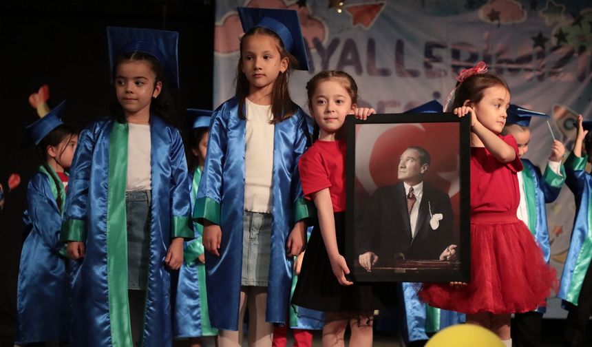 Odunpazarı’nın Minikleri Yıl Sonu Gösterileriyle Sahnede