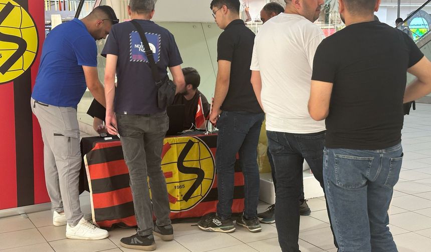 Taraftar tribündeki yerini almaya başladı!