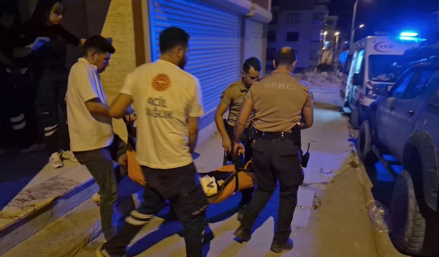 Karnına Bıçak Saplayan Şahıs Hastaneye Kaldırıldı