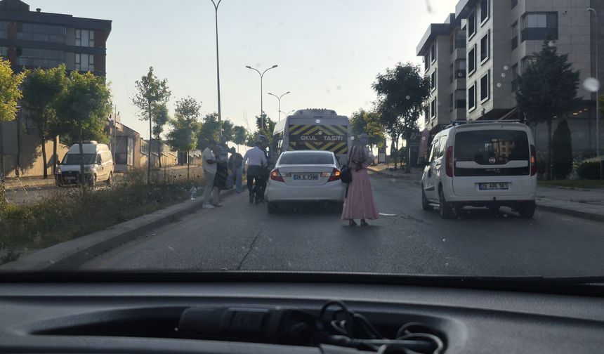 Eskişehir’de Otomobil Servis Aracına Çarptı