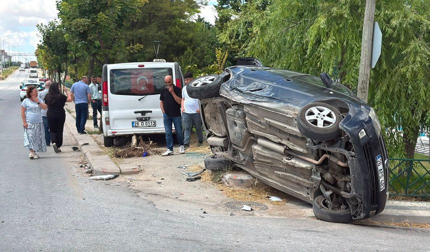 Eskişehir’de Dolmuş ve Otomobil Çarpıştı: 8 Yaralı