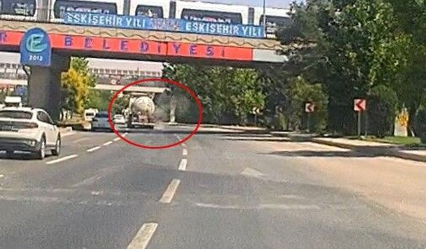 Eskişehir’de Tankerin Lastiği Bomba Gibi Patladı