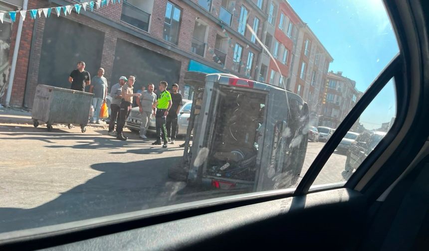 Eskişehir’de Hafif Ticari Araç Yan Yattı
