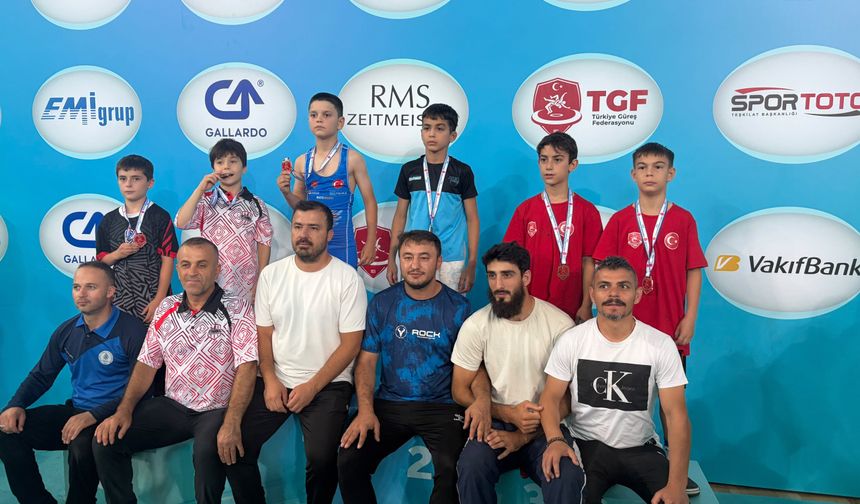 Eskişehirli Minik Güreşçi Türkiye 5’incisi Oldu