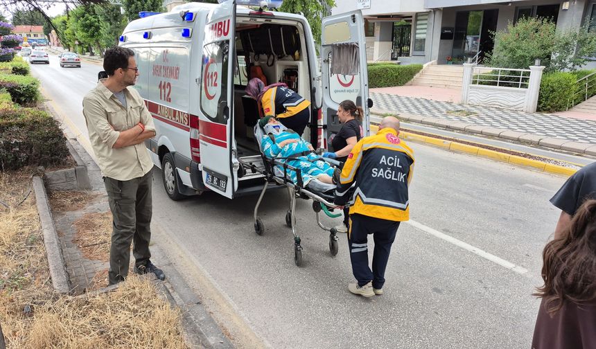 Eskişehir'de Minibüs Anneanne ve Toruna Çarptı