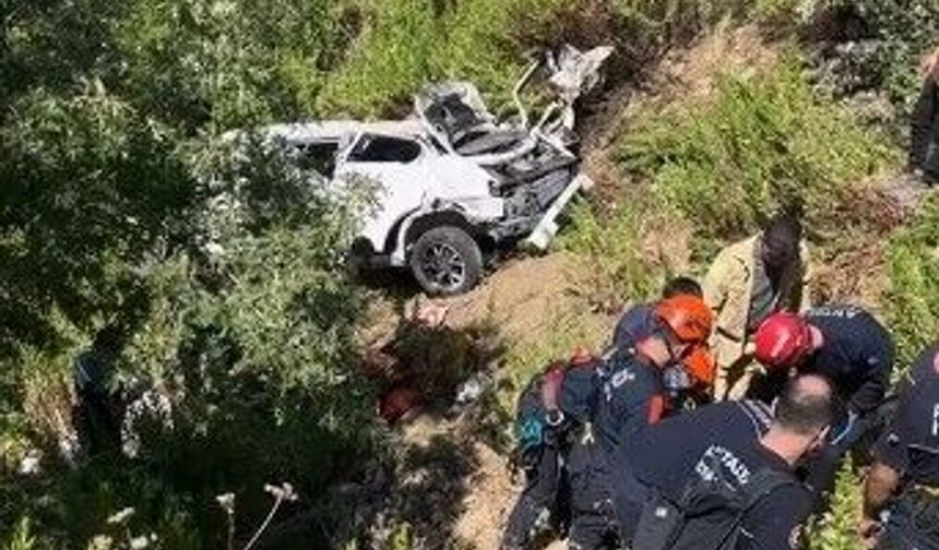 Antalya'da feci kaza: Manavgat'ta uçuruma yuvarlanan otomobilde 5 kişi hayatını kaybetti