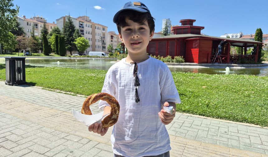 Eskişehir’de Minik Simitçiler İlgi Odağı