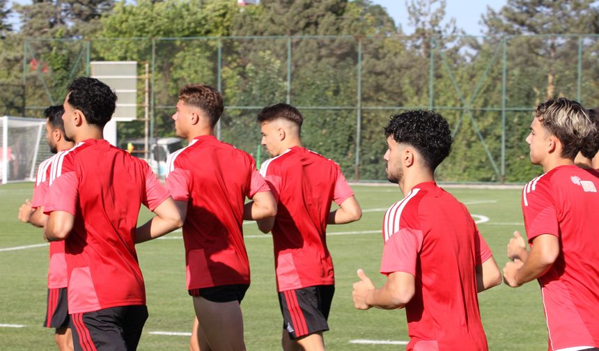 Altı futbolcu profesyonel oldu!