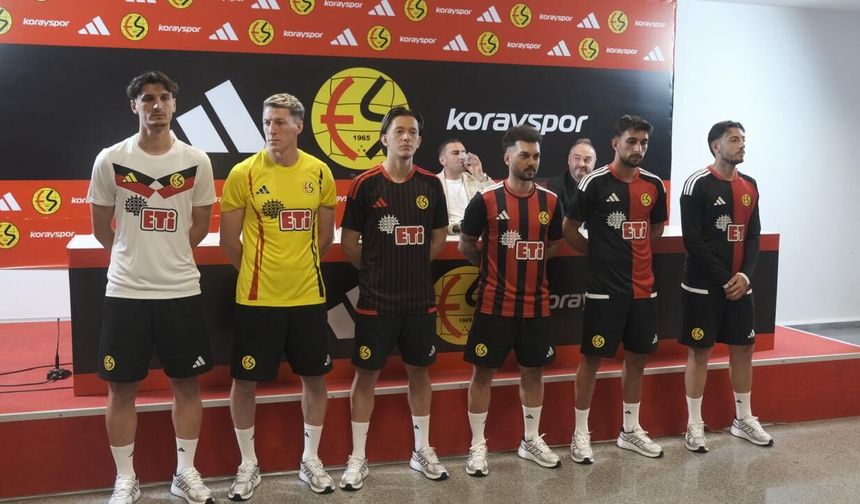 Eskişehirspor'un yeni sezon formaları tanıtıldı