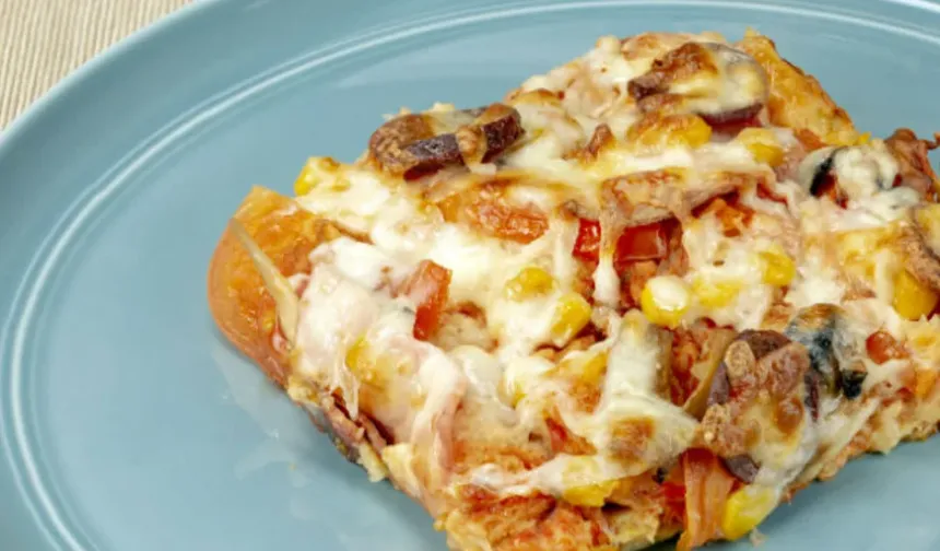 Fırında Bayat Ekmek Pizzası Tarifi: 15 Dakikada Pratik Lezzet