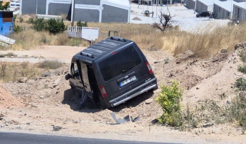 Kontrolden Çıkan Araç Toprak Alana Girdi
