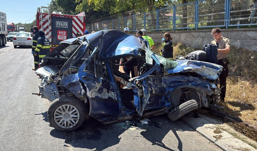 Eskişehir'de 3 aracın karıştığı feci kazada ölü ve yaralı var!