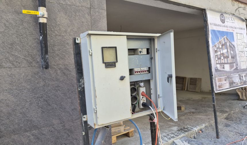 Eskişehir’de Açık Elektrik Panosu Tehlike Saçıyor
