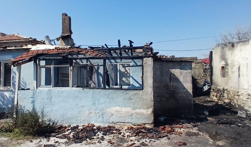 Müstakil Ev Çıkan Yangında Küle Döndü