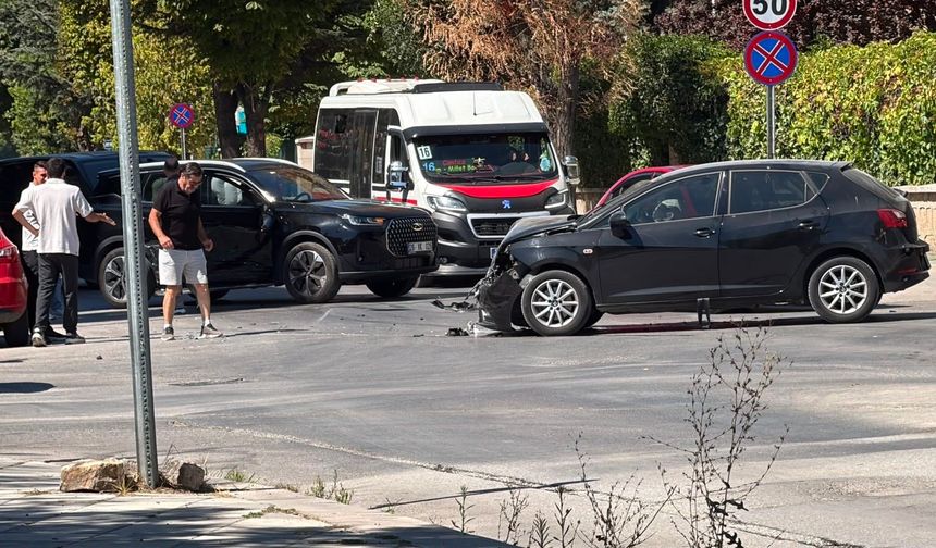 Eskişehir’de Trafik Kazası: Araçlar Pert Oldu
