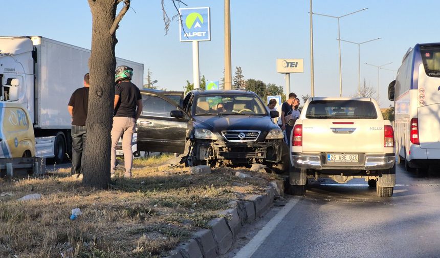 Eskişehir Çevre Yolu’nda Otomobil Refüje Çıktı