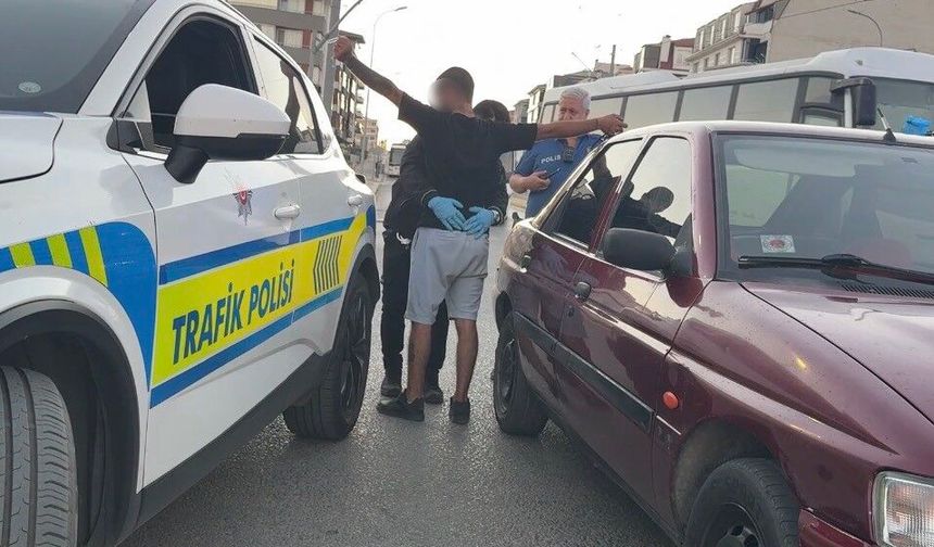 Eskişehir'de Çalışır Araçta Uyuyan 2 Kişide Hap Ele Geçirildi