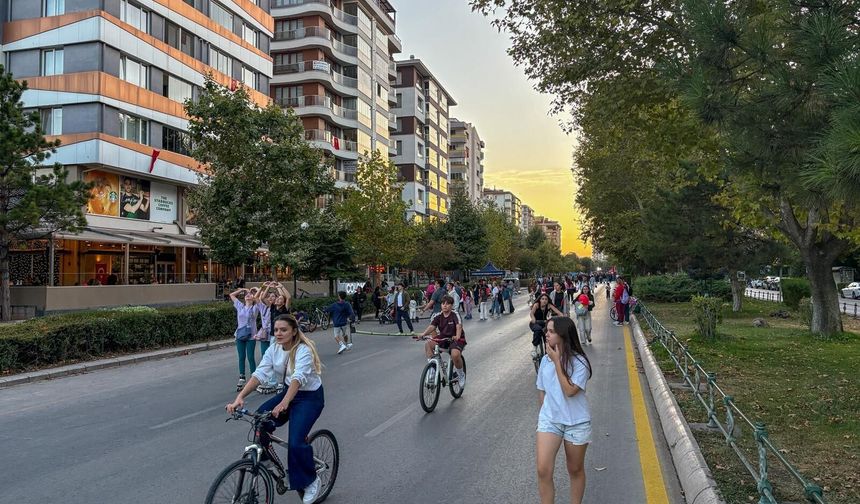 Eskişehir’de Arabasız Pazar Coşkusu