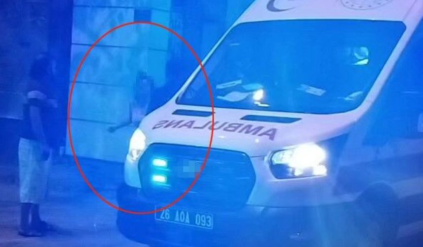 Çiğ Köftecide Tartışma: Sinir Krizi Geçiren Kadın Hastaneye Kaldırıldı!