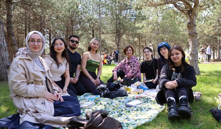 Başkan Ünlüce Gençlere Seslendi: “Eskişehir’imize Hoş Geldin”
