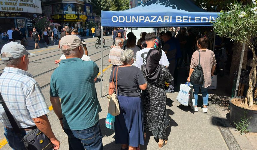Odunpazarı Belediyesi’nden Mevlit Kandili’nde Helva İkramı