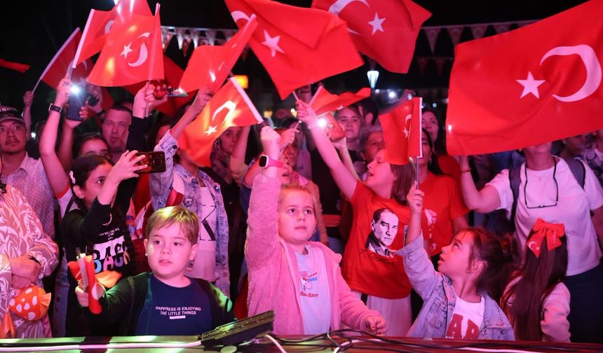 Zafer Coşkusu Kanlıkavak’ta Sporla Başladı, Müzikle Doruk Noktasına Ulaştı