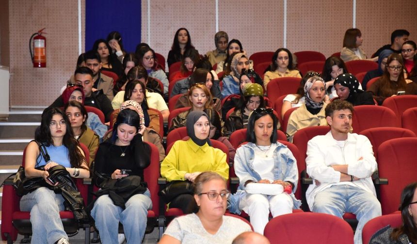 ESOGÜ Eğitim Fakültesinde "Sağlıklı Yaşam ve Güvenli İlişkiler" Eğitimi Düzenlendi