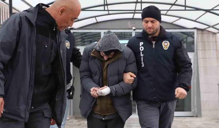 Eskişehir'de Üvey Babasını Öldüren Sanık Hakim Karşısında