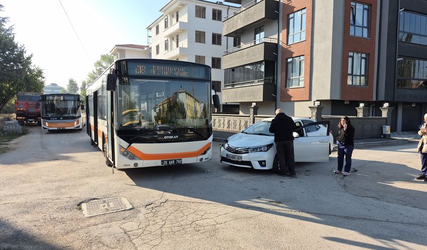 Eskişehir'de Belediye Otobüsü Kazasında 2 Öğrenci Yaralandı