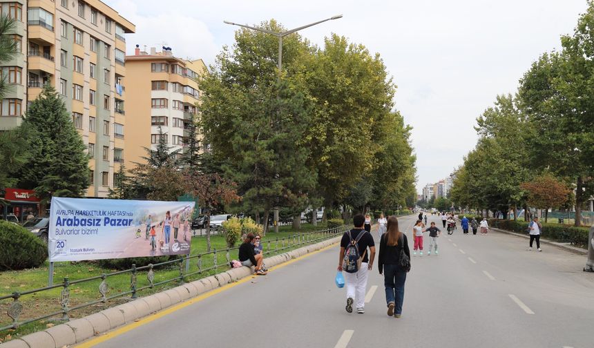 Arabasız Pazar’da Bulvarlar Yayaların ve Bisikletlilerin Oldu