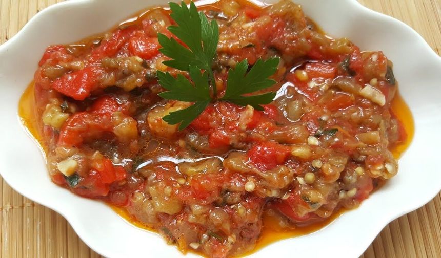 Kışlık Köz Patlıcanlı ve Biberli Sos Tarifi Nasıl Yapılır?