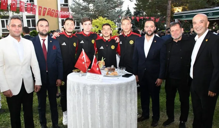 Siyah-Kırmızılılar Zafer Bayramı Coşkusuna Katıldı