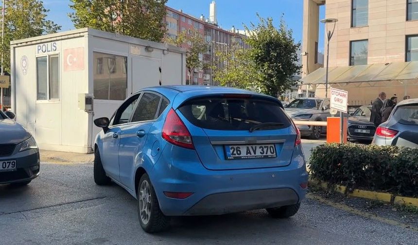 Eskişehir'de Polisin "Ters Yöndesiniz" Uyarısını Dinlemeyen Sürücüye İdari Para Cezası
