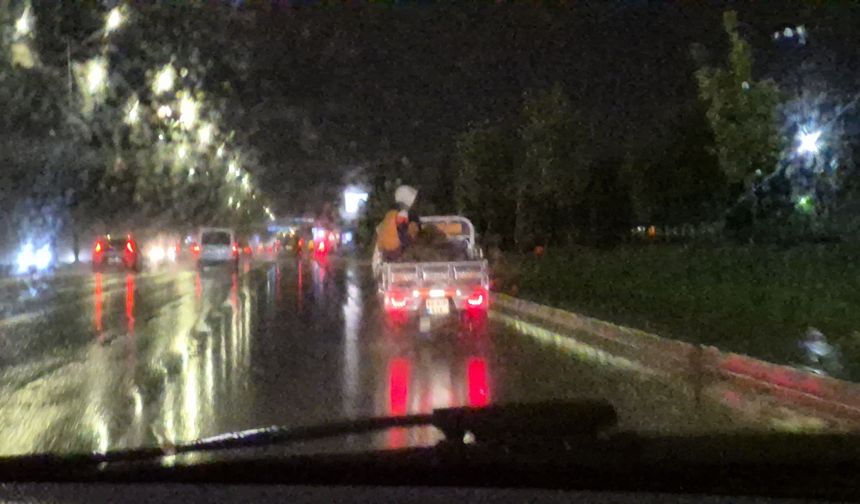 Yağmura da Tehlikeye de Aldırmadılar: Eskişehir Çevre Yolunda Kaza Geliyorum Dedi!