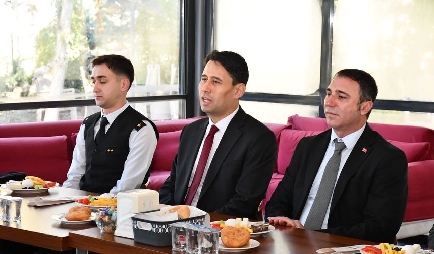 Beylikova'da Muhtarlar Günü Coşkusu: İlçe Protokolü ve Muhtarlar Kahvaltıda Buluştu!