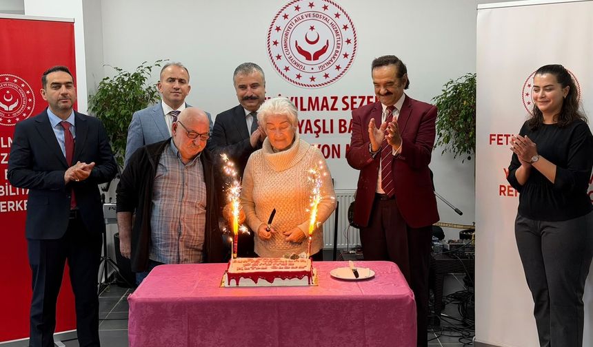 Eskişehir'de Yaşlılar Günü'nde Kuşaklar Müzikte Buluştu