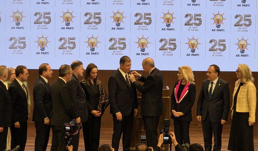 Tarihte İlk: İzmir Büyükşehir Belediyesi AK Parti'de!