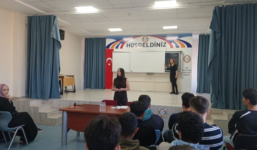 İnönü'de Öğrenci ve Velilere Dijital Bağımlılık Eğitimi