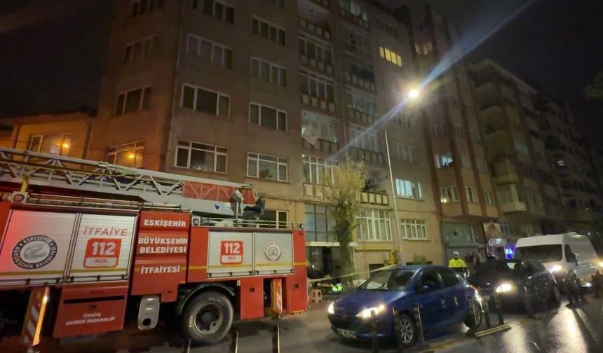 Odunpazarı'nda Pencereye Çıkan Yaşlı Adamı İtfaiye Kurtardı
