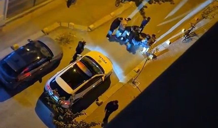 Eskişehir'de Sokak Ortasında Bıçaklanan Genç Hastaneye Kaldırıldı
