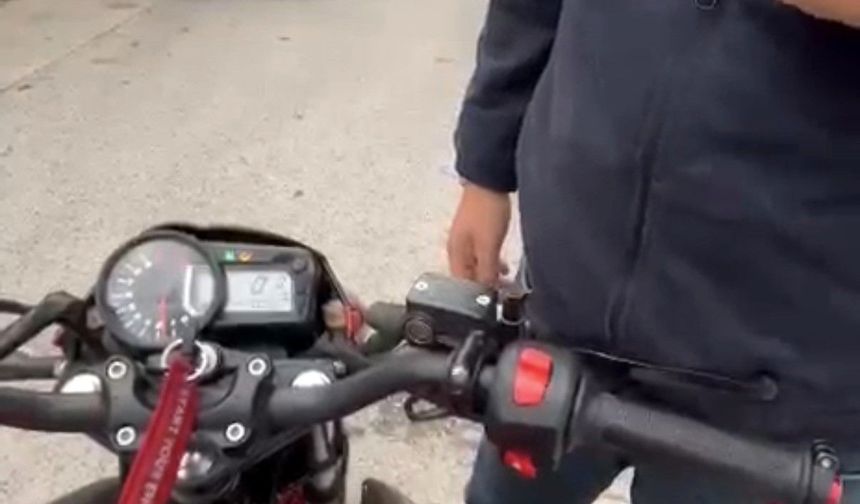 Eskişehirde Emekli Polisim Diye Motosikletliye Tepki Gösterdi