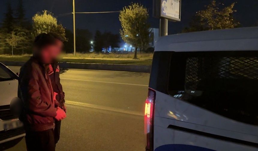 Eskişehir’de Film Gibi Kovalamaca: “Hasımlarım Çapraz Ateşe Alacak” Dedi, Araçtan Uyuşturucu Saçıldı