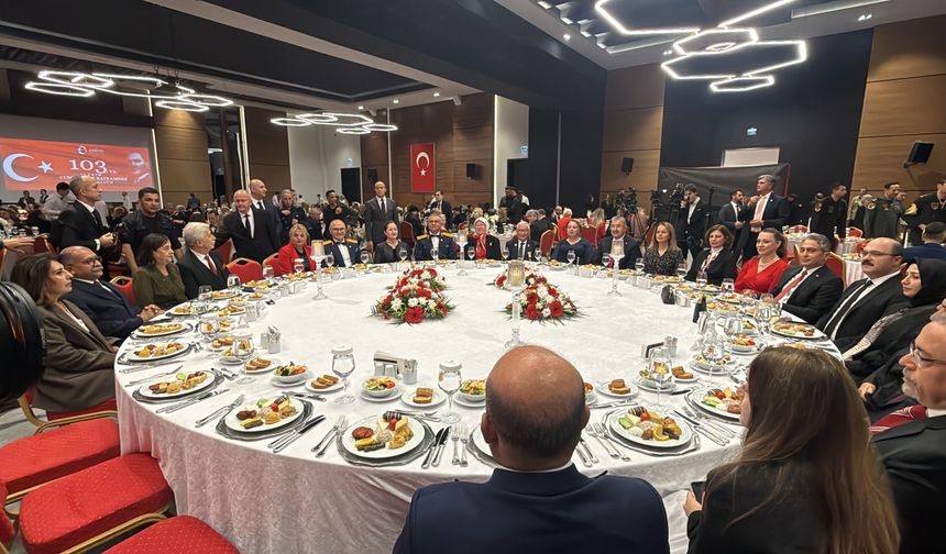 Eskişehir Valiliği’nden Görkemli Cumhuriyet Resepsiyonu