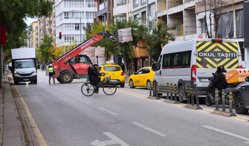 Eskişehirde İnşaat Malzemesi Sevkiyatı Trafiği Kilitledi